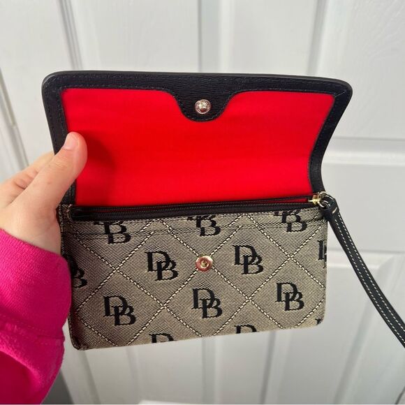 Dooney & Bourke Maxi Quilt Milly Wristlet NWOT $118 MSRP